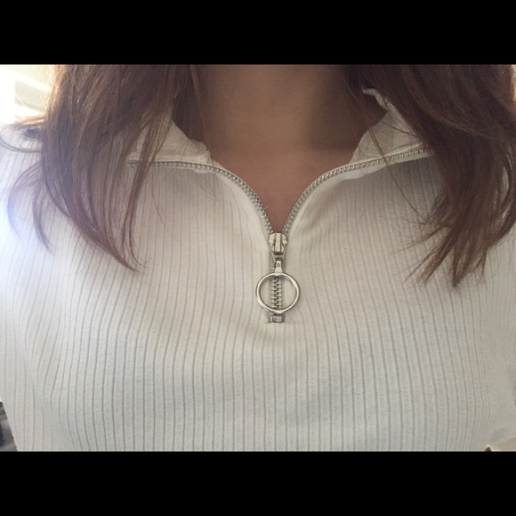 Thin Cropped Sweater - Picture 3 of 5